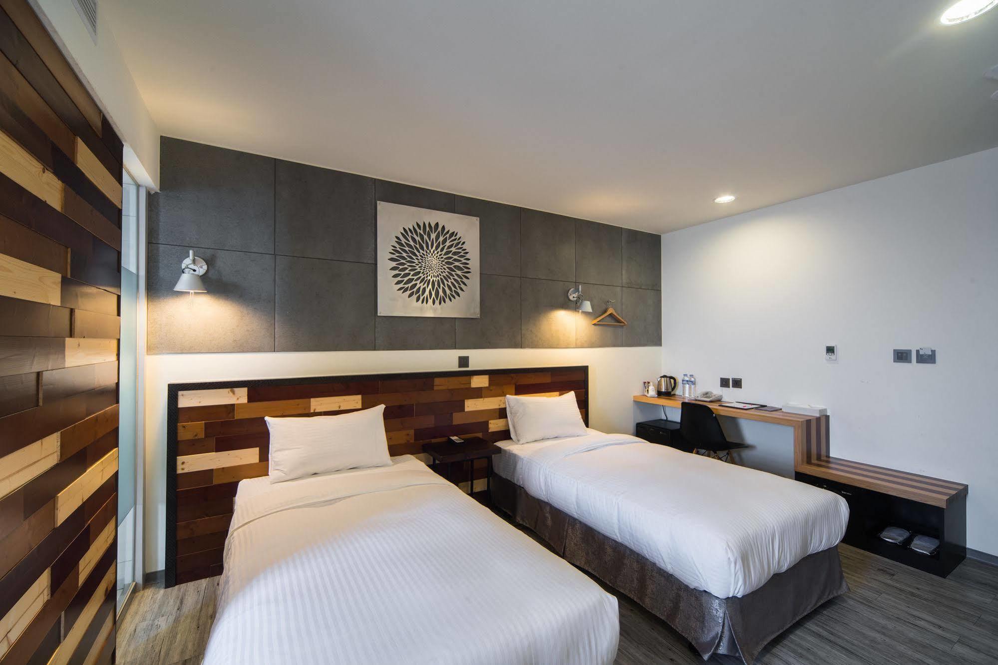 Xinshe Hotel - Hsinchu Bagian luar foto