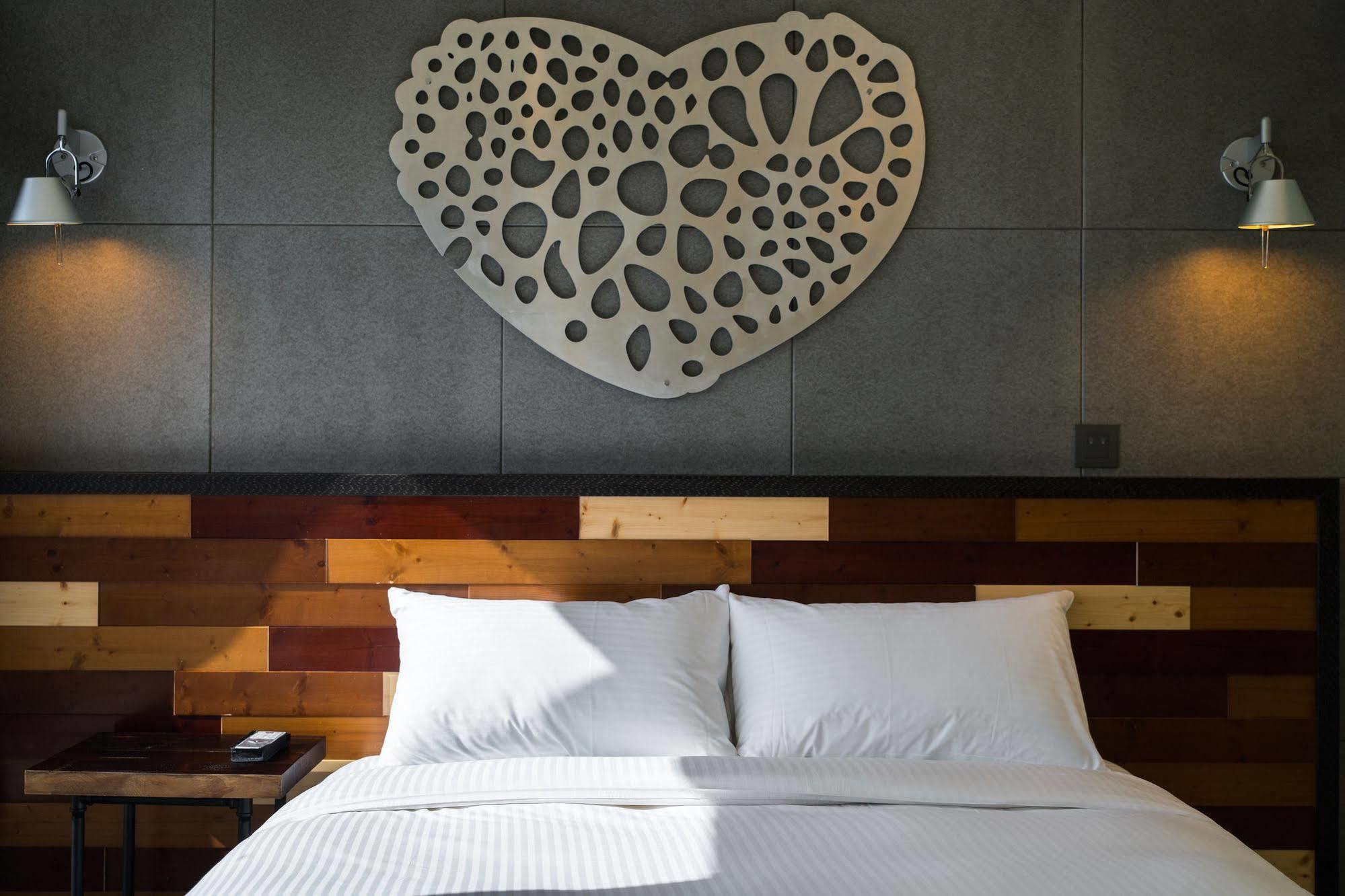 Xinshe Hotel - Hsinchu Bagian luar foto