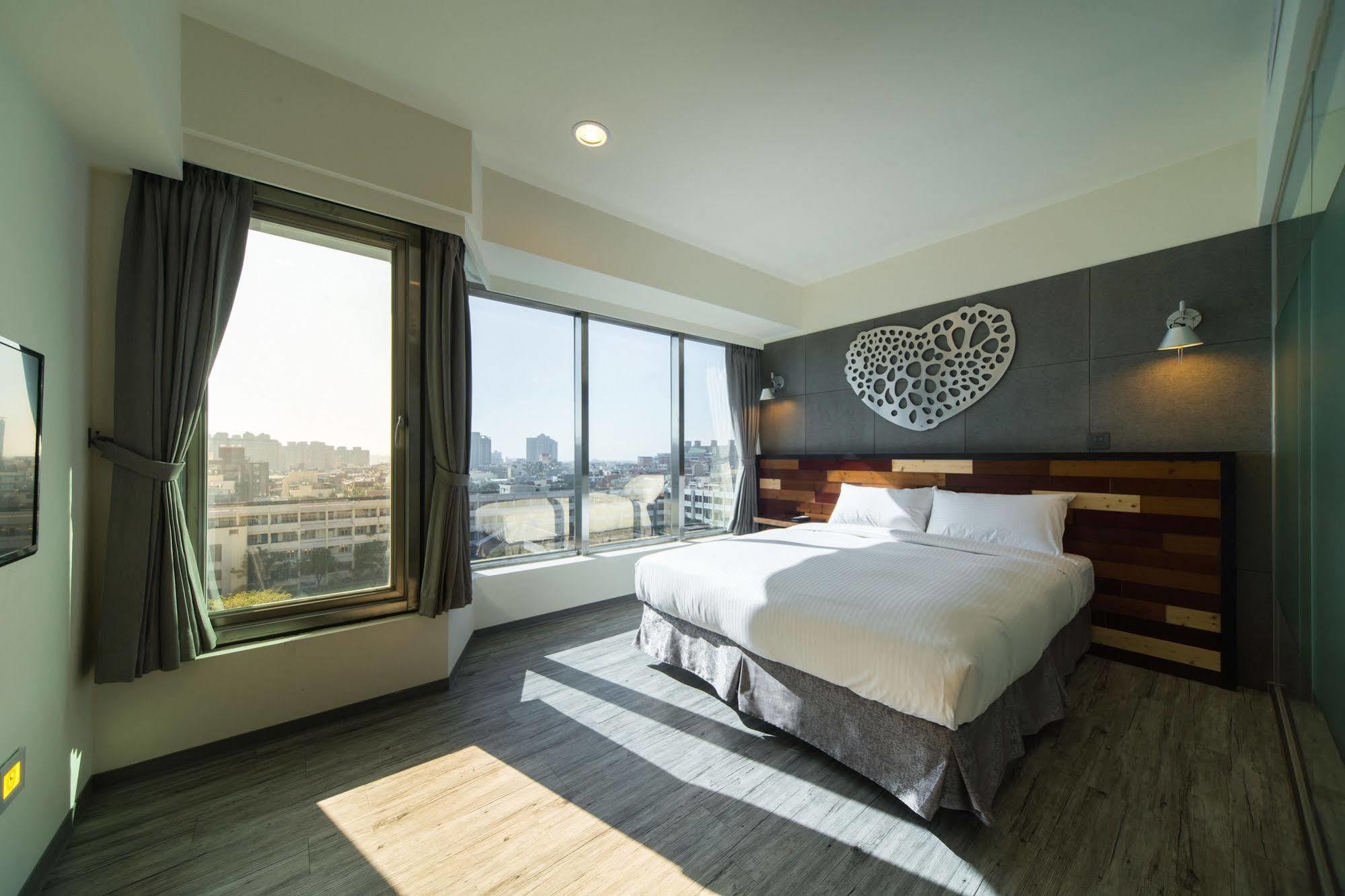 Xinshe Hotel - Hsinchu Bagian luar foto