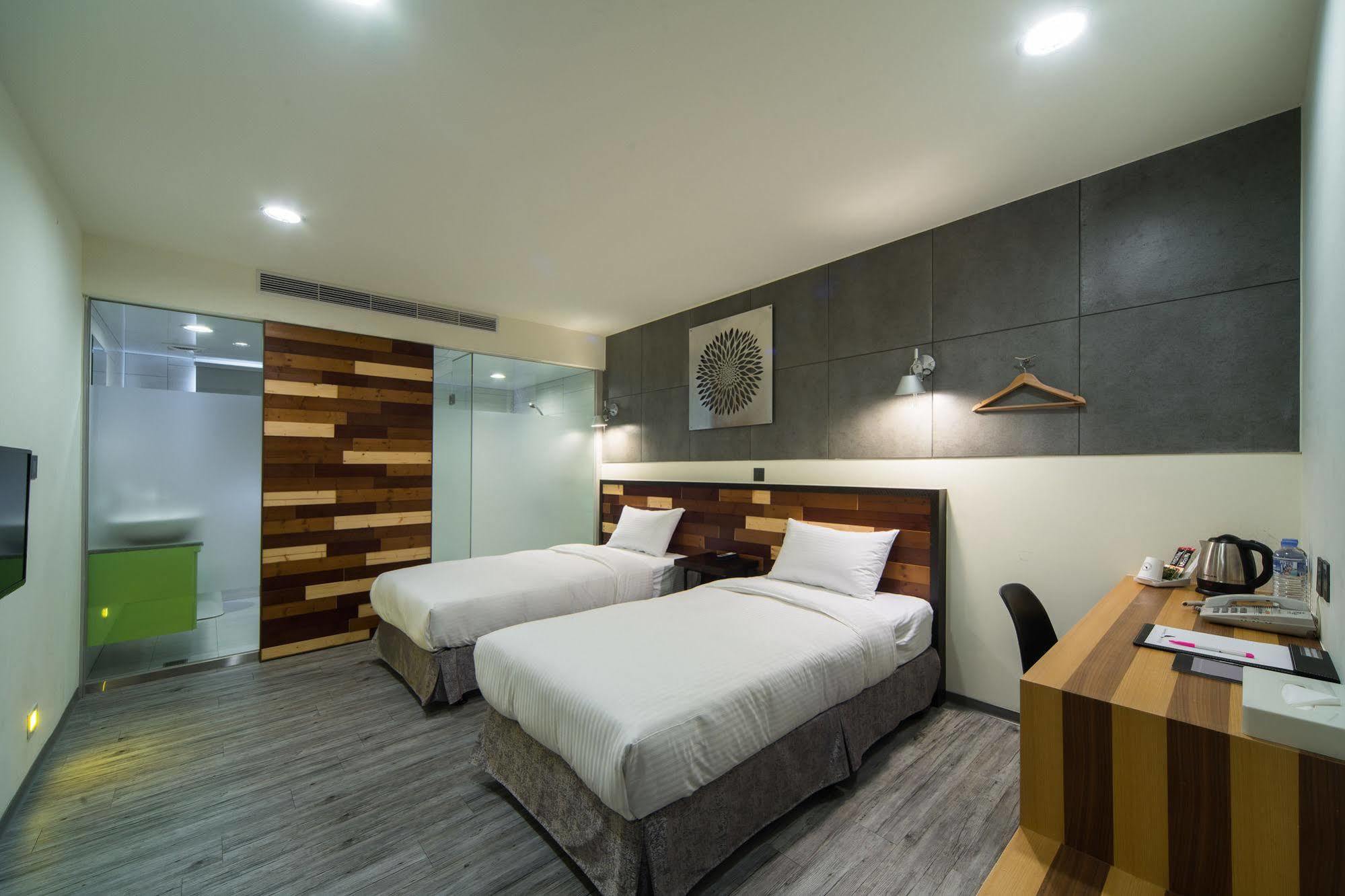 Xinshe Hotel - Hsinchu Bagian luar foto
